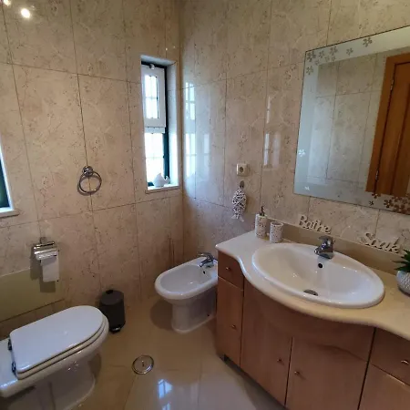 Апартаменты 1d Areias De Porches, Pool & A/c - Casas & Papeis